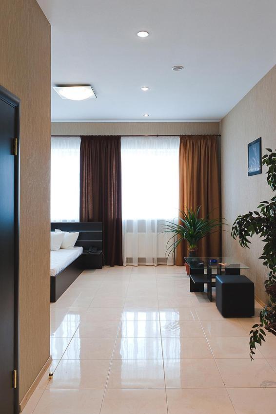 Hotel 8Th Mile Dnipro Exterior foto
